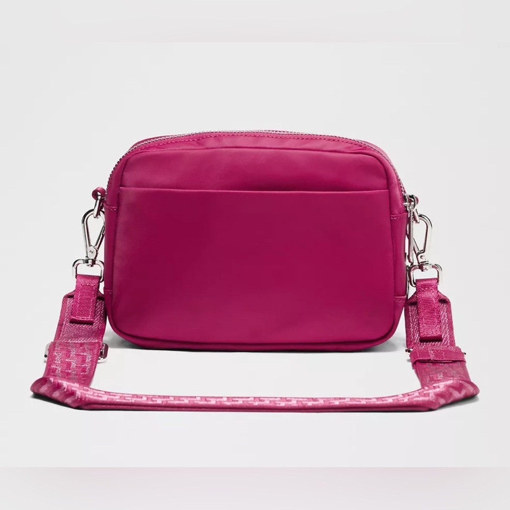 Lululemon Everywhere Crossbody Bag in Berry Rumble| 2 L - Picture 2 of 6